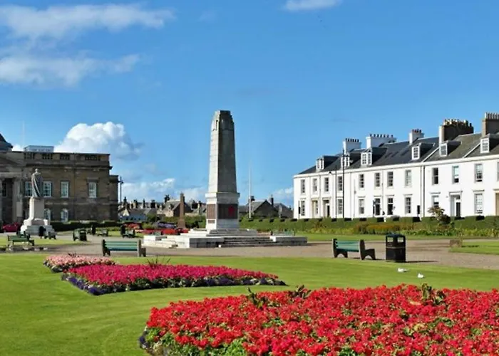 Beautiful Traditional Apartment Close To Beach & Golf, Stunning Views & Free Off-Street Parking