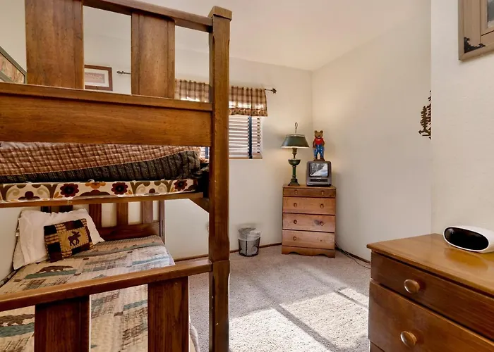 Moose Inn | Walk To Bear Mountain, Zoo & Golf Cozy Moonridge Cabin