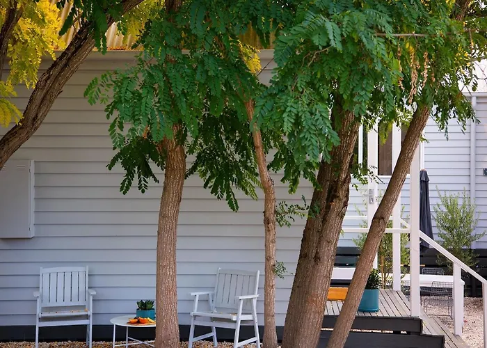 Vue Lake Daylesford Studio