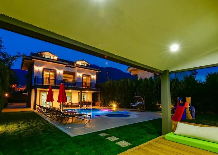 Blue - 4 Bedroom Holiday Villa In Hisaroenue