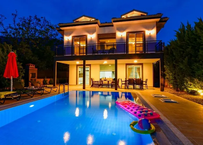 Blue - 4 Bedroom Holiday Villa In Hisaroenue