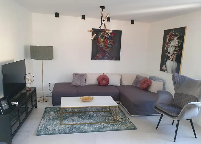 Infresh Holiday House