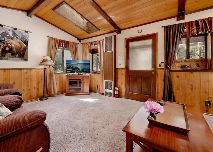 Moose Inn | Walk To Bear Mountain, Zoo & Golf Cozy Moonridge Cabin