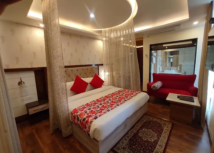 Abhilashi Residency & Spa - Centrally Heated & Air Cooled