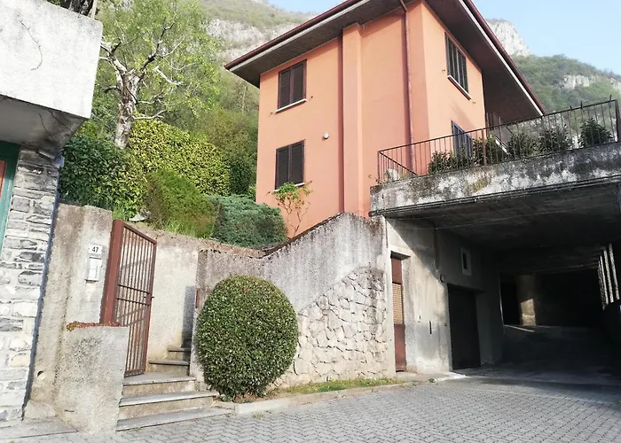 Dream Lake Panorama, Car Garage In The Center Of Varenna
