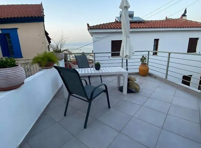 Fotis House