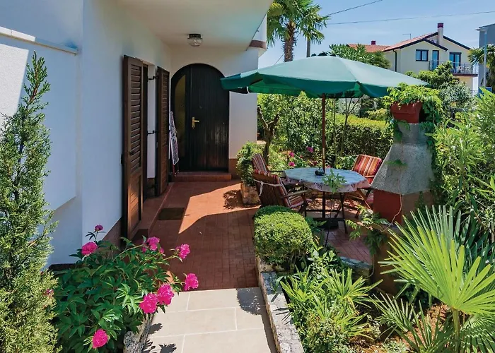 Nice Apartment In Novigrad With Wifi