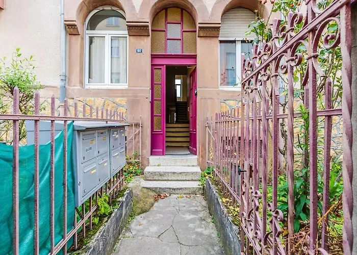 Plumeria: Peaceful Grand Apartment Near Station with Free Parking