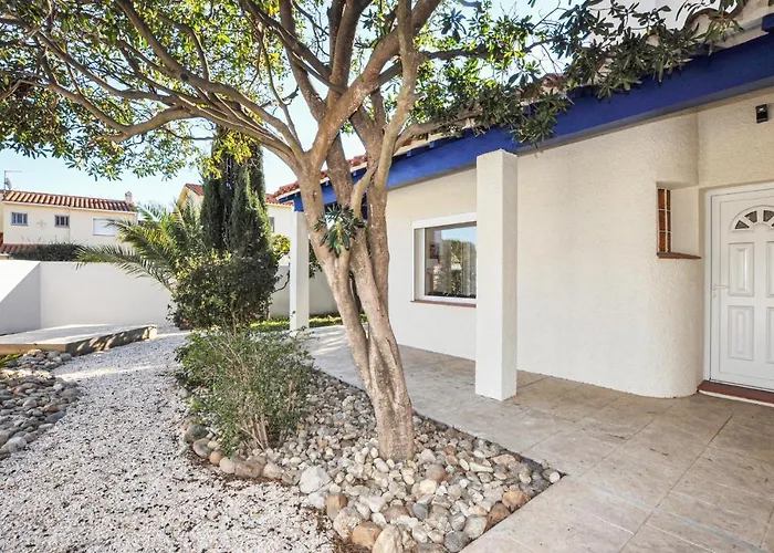 Stunning Home In Canet Plage With Wifi