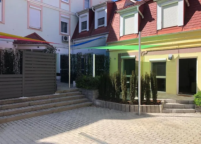 La Bella Centrum Apartmanok Kek Zoeld