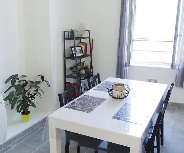 Maison Carree/Coeur Historique De Nimes - Superbe Appt 55M²