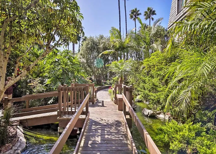 Stunning Oceanside Condo: Walk To The Beach!