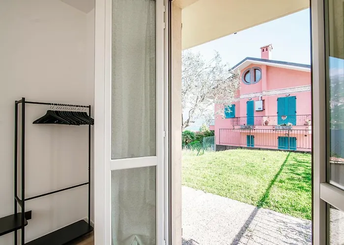 Olive Tree Lake View Apartment