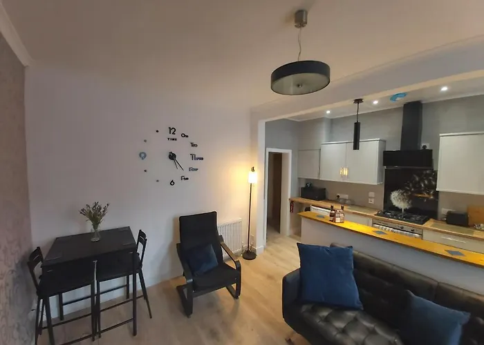 One Bedroom Flat, Very Close To Town Center.