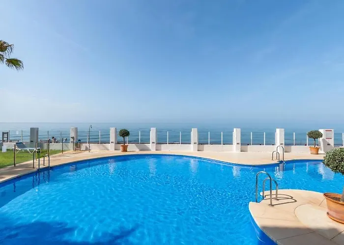 Beachfront Sea View In Cozy 1Br With Pool And Garage