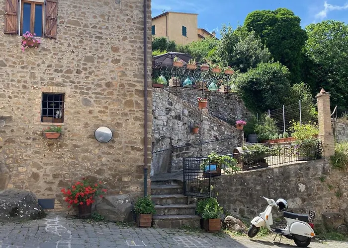 Panoramic Nest In Montalcino