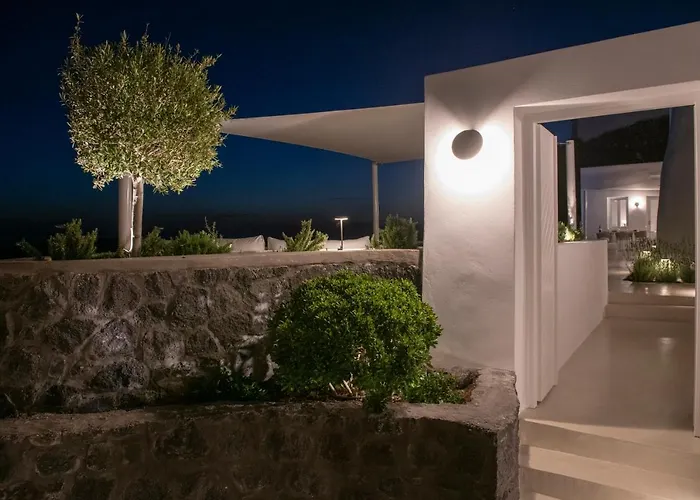 Villa Dio - An Iconic Villa Above Caldera