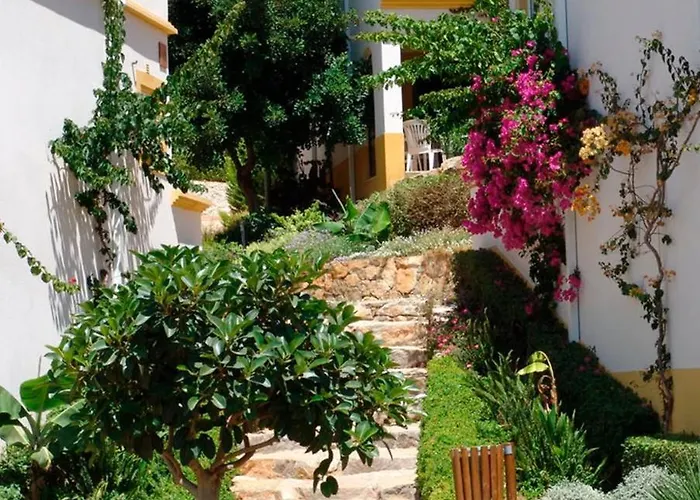 Nice 2 Bedroom Apartment Groundfloor Swimming Pool