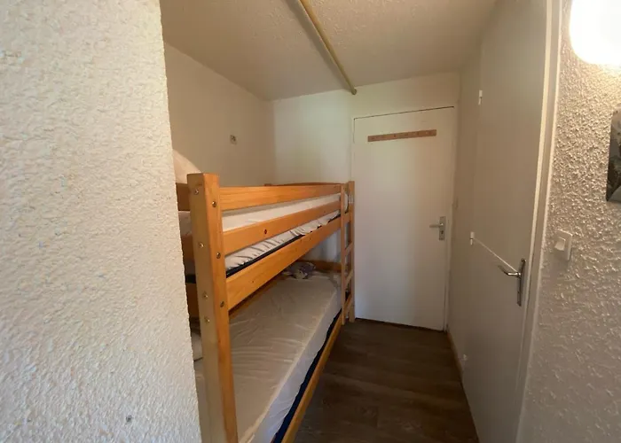 Chalet Cozy: Ski-in Apartment for 2-4 Guests
