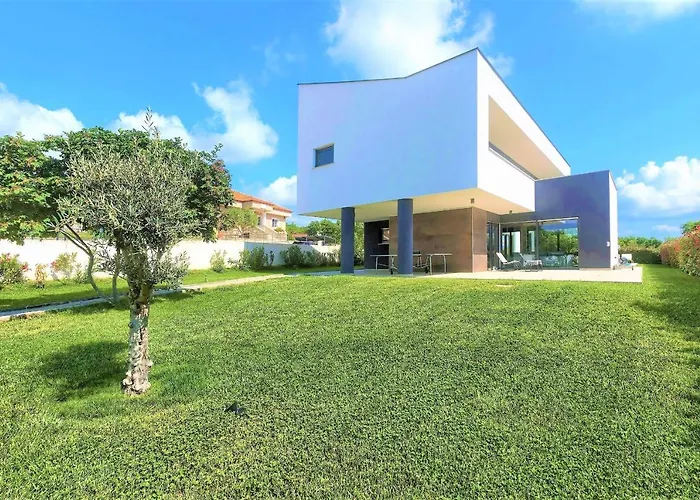Luxury Villa Hedone With Heated Pool, Welness And Playground