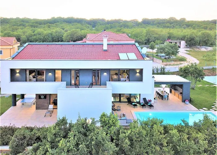 Luxury Villa Hedone With Heated Pool, Welness And Playground