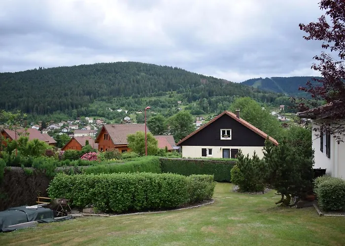 Chez Vivi: Tranquil 3-Star Home with Terrace and Free Wi-Fi