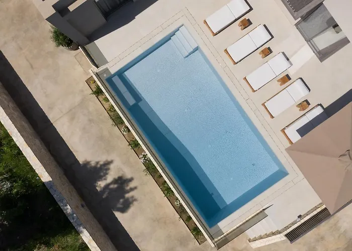 Amalthia Villa, Heated Pool & Walk To The Beach, By Thinkvilla