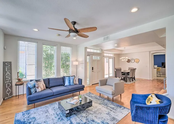 Oceanside Home W/ Rooftop Views - Steps To Beach!