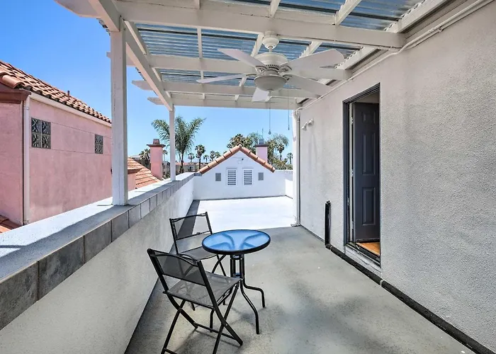 Oceanside Home W/ Rooftop Views - Steps To Beach!