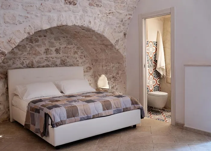 white room Ostuni