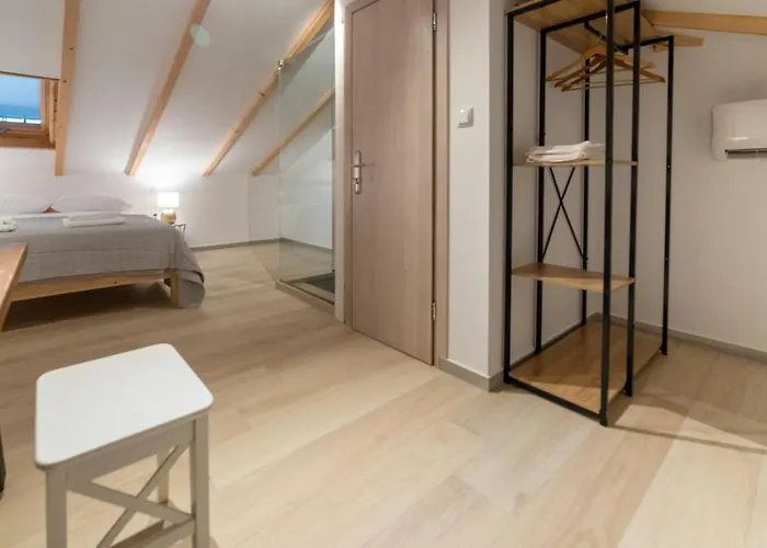 Ionis Apartments