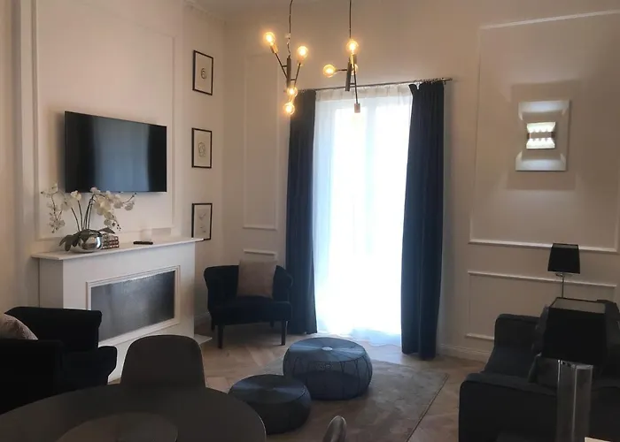 Lazare Maison De Maitre: Upscale Apartments with Private Parking near Historic Béziers