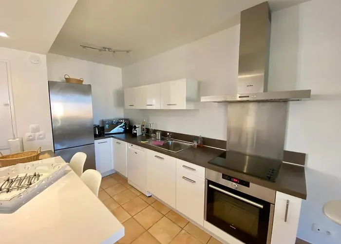 Villa Vue Mer Donnant Sur Le Golfe De St Tropez, 2 Chambres, 6 Pers, Piscine Commune