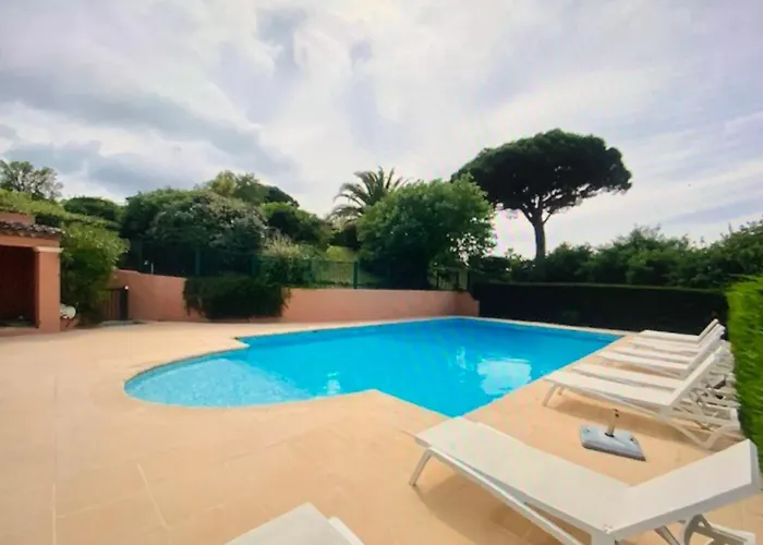 Villa Vue Mer Donnant Sur Le Golfe De St Tropez, 2 Chambres, 6 Pers, Piscine Commune