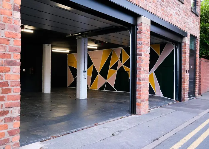 The Eden Warehouse - Green Apartment, Sleeps 5