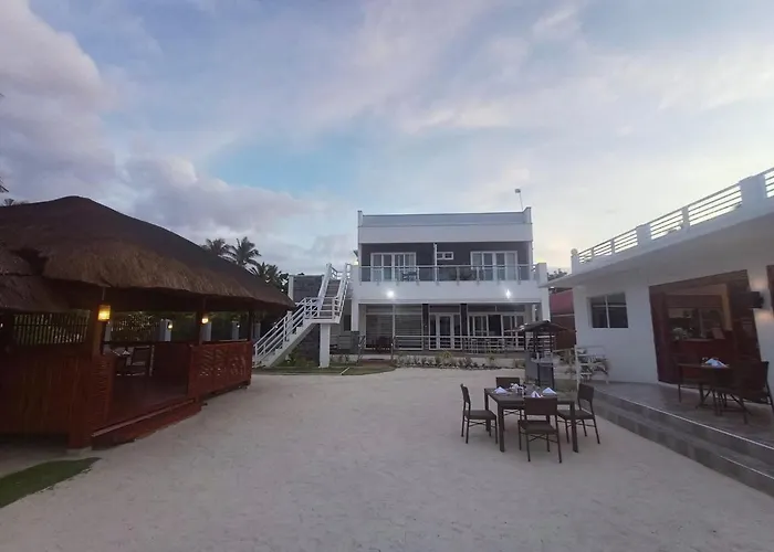 Maykenn Beach-Cafe-Bar And Restaurant
