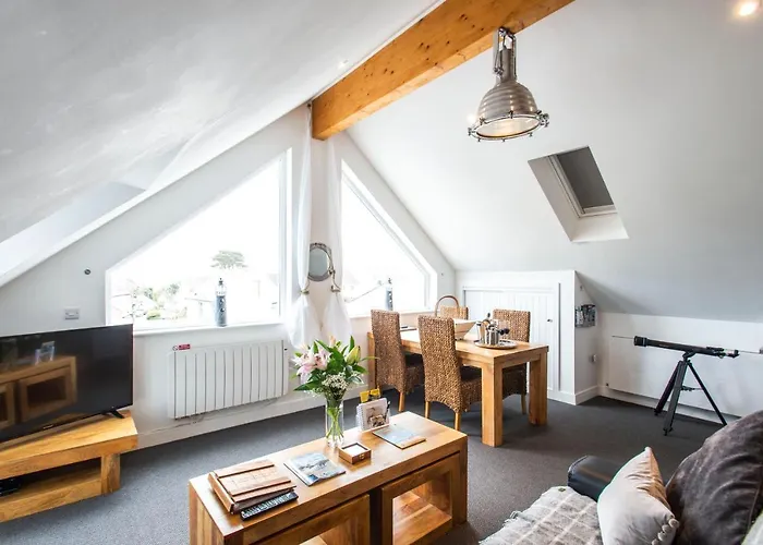 The Lighthouse Penthouse, Studio And Holiday Home