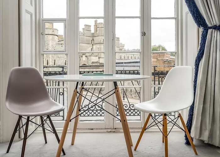 Stunning 1Bd With Castle View