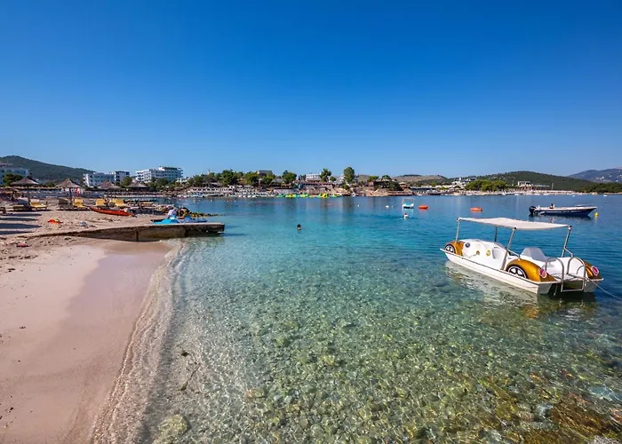 Hotel New Crystal With Private Beach