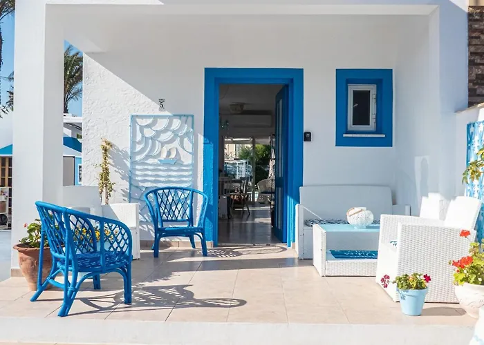 Greek Island Style 2 Bedroom Villa With Pool Next To The Sea