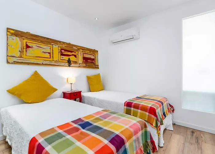 T2 Tiles Apartment Estoril