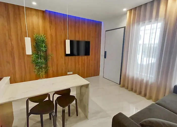 Seven Seas Apartments