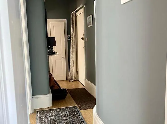 Beautiful Double Room In Idyllic West End Townhouse