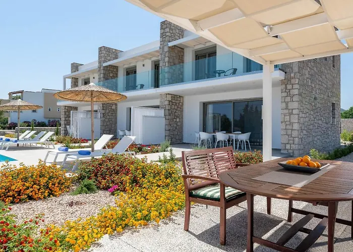 Gennadi Harmony Suites - 200 M From The Sea