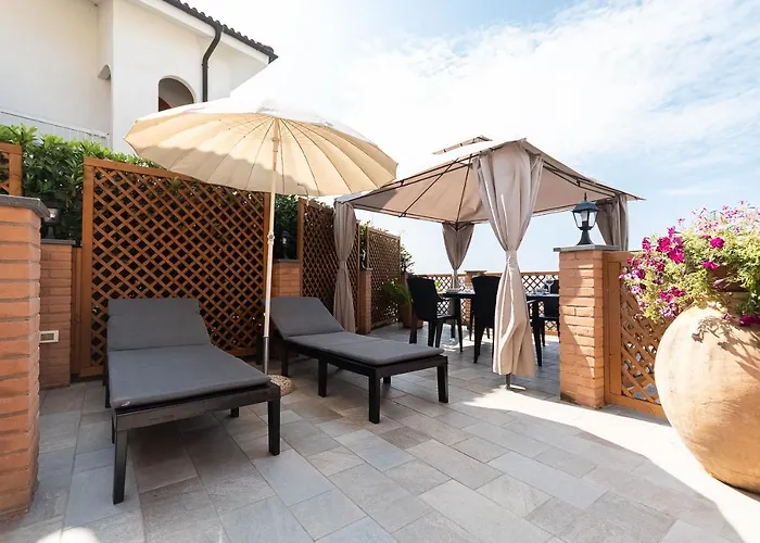 La Roccia Fiorita Appartamento Con Giardino E Jacuzzi