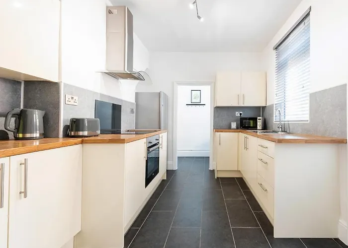Jasmine Villa B - Ideal For Qmc & Uni - Free Parking