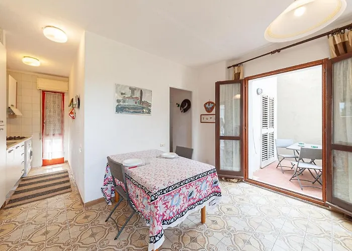 1 Bedroom Awesome Apartment In Stintino
