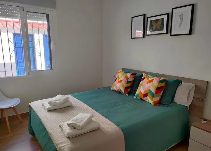Villamolinos, Villa Con Piscina Privada.