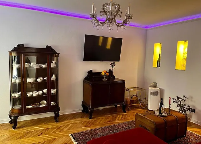Varga Apartman - Historical Old Town & Free Parking