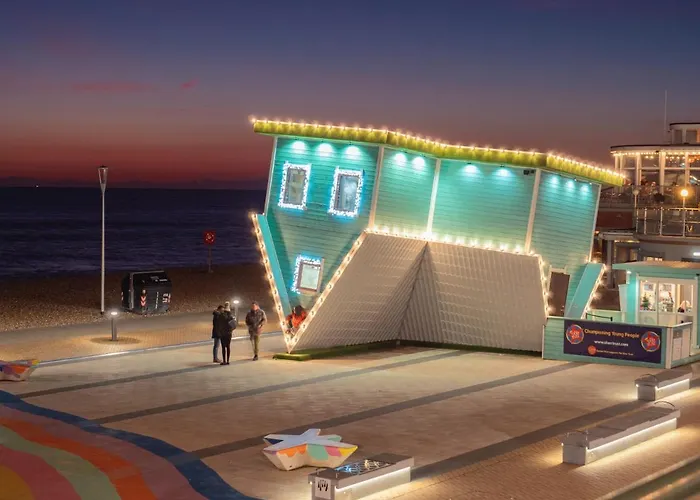 Charming 2-Bed Seaside Cottage - Moments From Brighton Beach & Pier